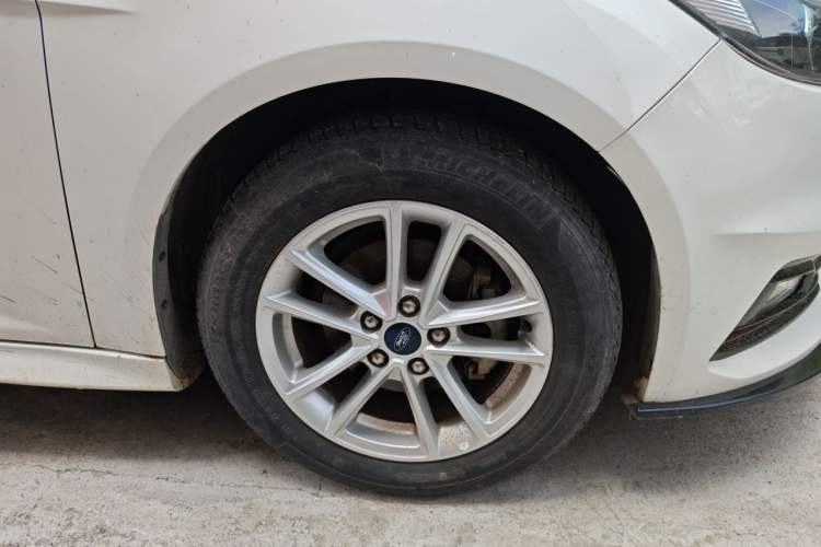 Used Ford Focus 2018 Hatchback Classic 1.6L Automatic Trendy SmartDrive Edition Right Front Wheel Hub