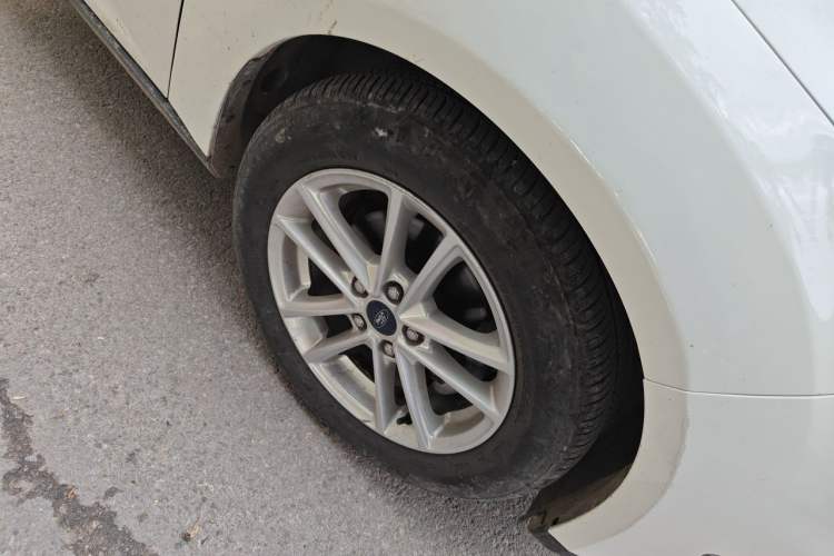 Used Ford Focus 2018 Sedan Classic 1.6L Automatic Trendy SmartDrive Edition Right Front Wheel Hub