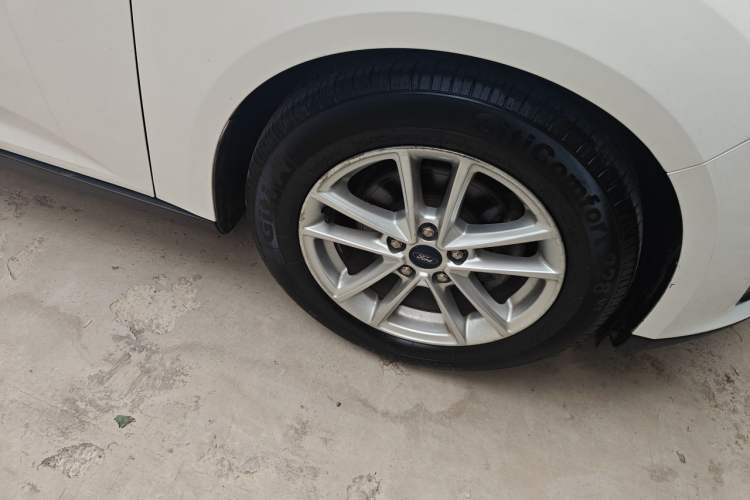 Used Ford Focus 2018 Hatchback Classic 1.6L Automatic Trendy SmartDrive Edition Right Front Wheel Hub