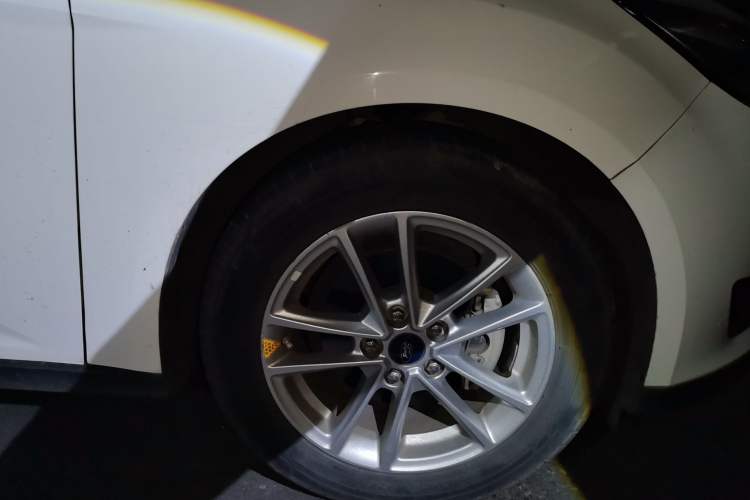 Used Ford Focus 2018 Sedan Classic 1.6L Automatic Trendy SmartDrive Edition Right Front Wheel Hub