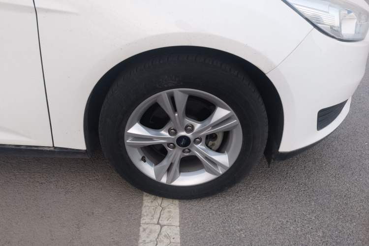 Used Ford Focus 2018 Sedan Classic 1.6L Manual Comfort Plus SmartDrive Edition Right Front Wheel Hub