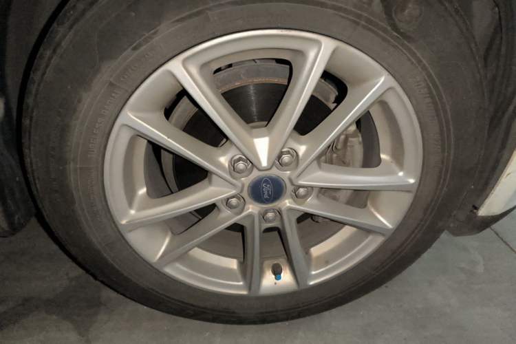 Used Ford Focus 2018 Hatchback Classic 1.6L Automatic Trendy SmartDrive Edition Right Front Wheel Hub