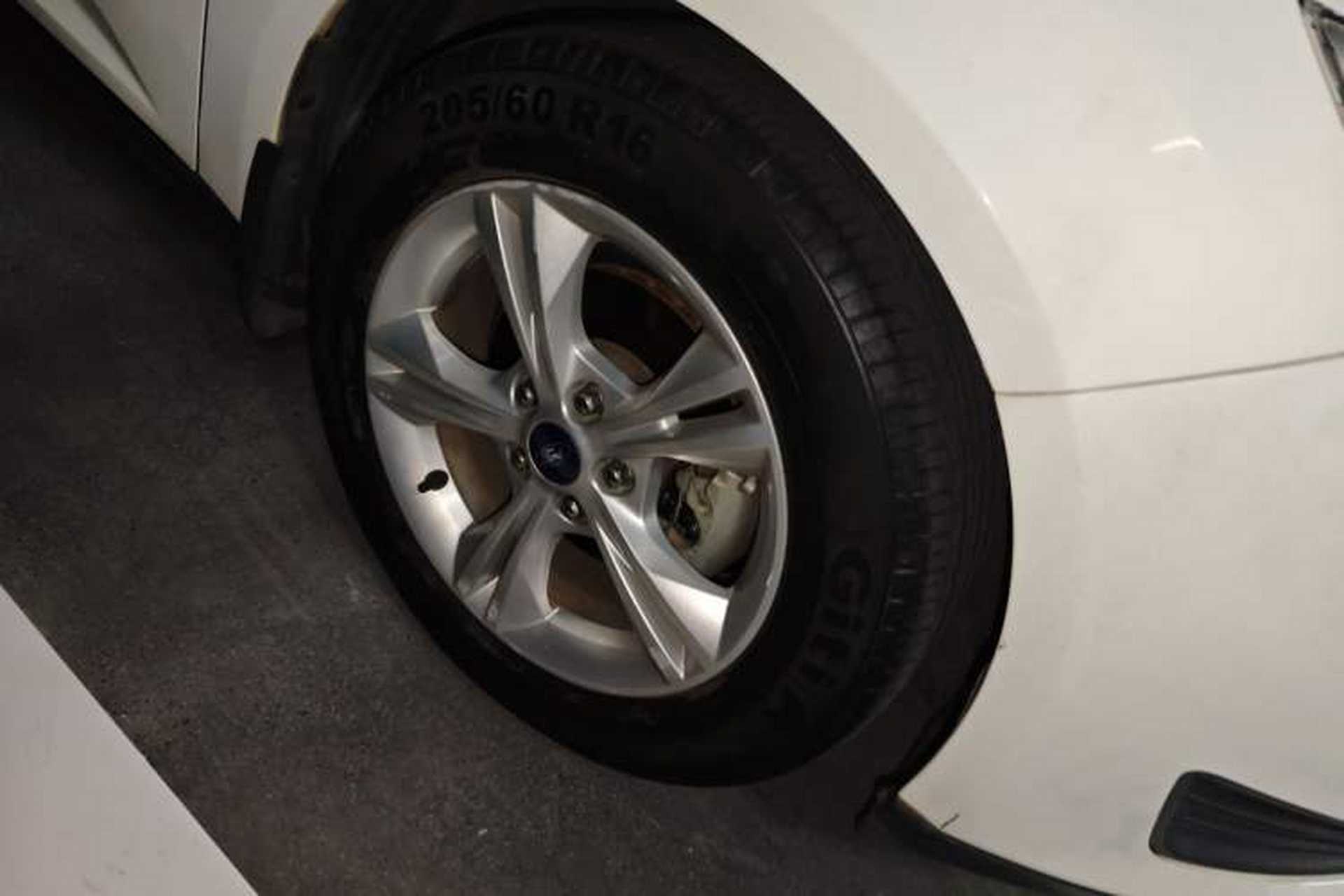 Used Ford Focus 2018 Hatchback Classic 1.6L Automatic Comfort Plus SmartDrive Edition Right Front Wheel Hub