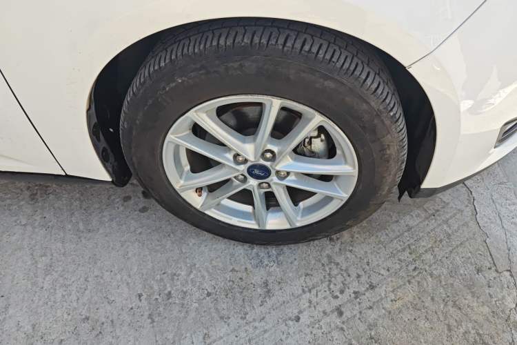 Used Ford Focus 2018 Sedan Classic 1.6L Automatic Trendy SmartDrive Edition Right Front Wheel Hub
