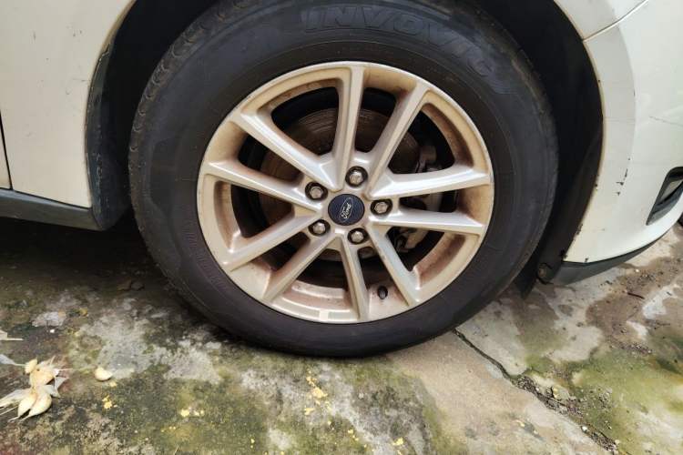 Used Ford Focus 2018 Sedan Classic EcoBoost 180 Automatic Elite Model Right Front Wheel Hub