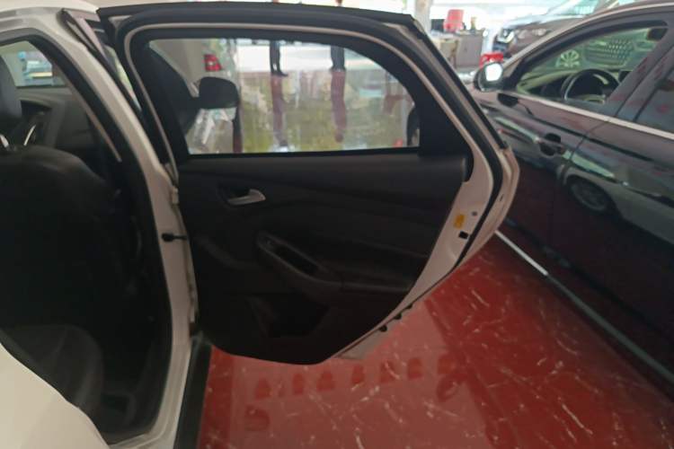 Used Ford Focus 2018 Hatchback Classic 1.6L Automatic Trendy SmartDrive Edition Right Rear Door Interior