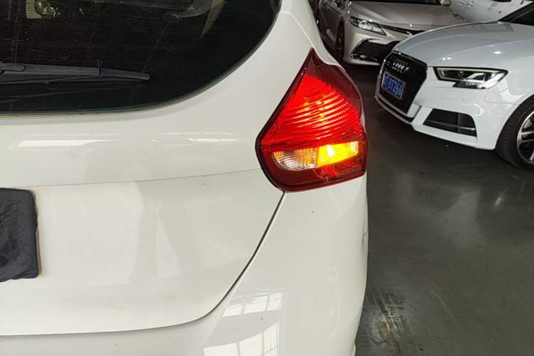 Used Ford Focus 2018 Hatchback Classic 1.6L Automatic Comfort Plus SmartDrive Edition Right Rear Taillight