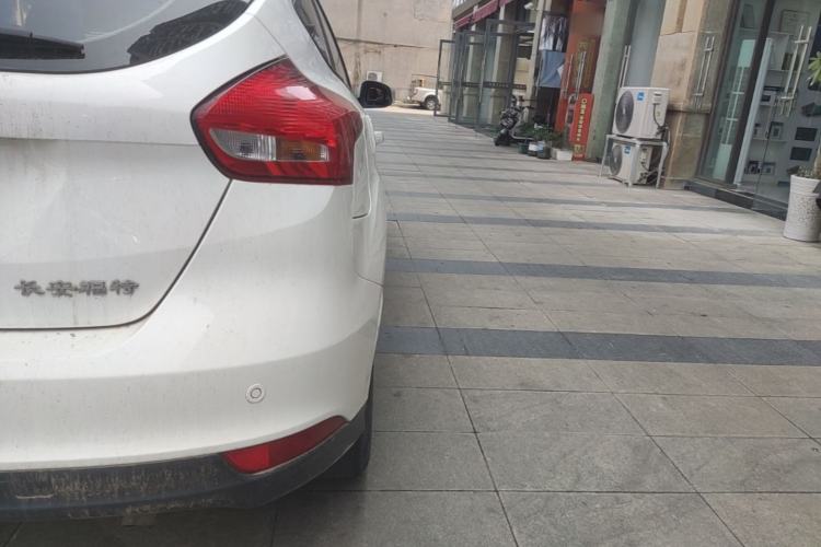 Used Ford Focus 2018 Hatchback Classic 1.6L Automatic Trendy SmartDrive Edition Right Rear Taillight
