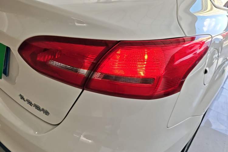 Used Ford Focus 2018 Sedan Classic 1.6L Automatic Trendy SmartDrive Edition Right Rear Taillight