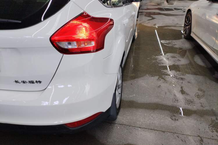 Used Ford Focus 2018 Hatchback Classic 1.6L Automatic Comfort Plus SmartDrive Edition Right Rear Taillight