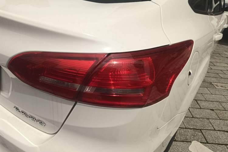 Used Ford Focus 2018 Sedan Classic 1.6L Automatic Trendy SmartDrive Edition Right Rear Taillight