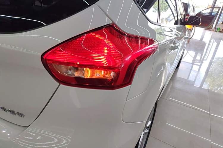 Used Ford Focus 2018 Hatchback Classic 1.6L Manual Fashion Edition SmartDrive Version Right Rear Taillight