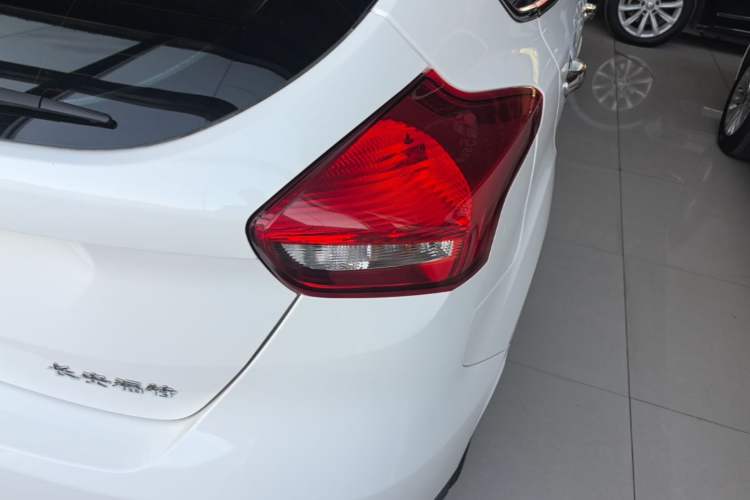 Used Ford Focus 2018 Hatchback Classic 1.6L Automatic Trendy SmartDrive Edition Right Rear Taillight