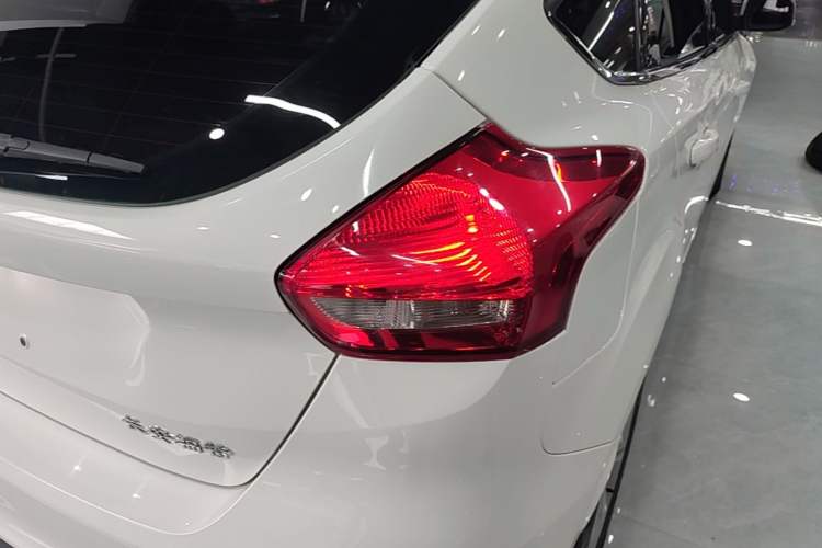 Used Ford Focus 2018 Hatchback Classic 1.6L Automatic Comfort Plus SmartDrive Edition Right Rear Taillight