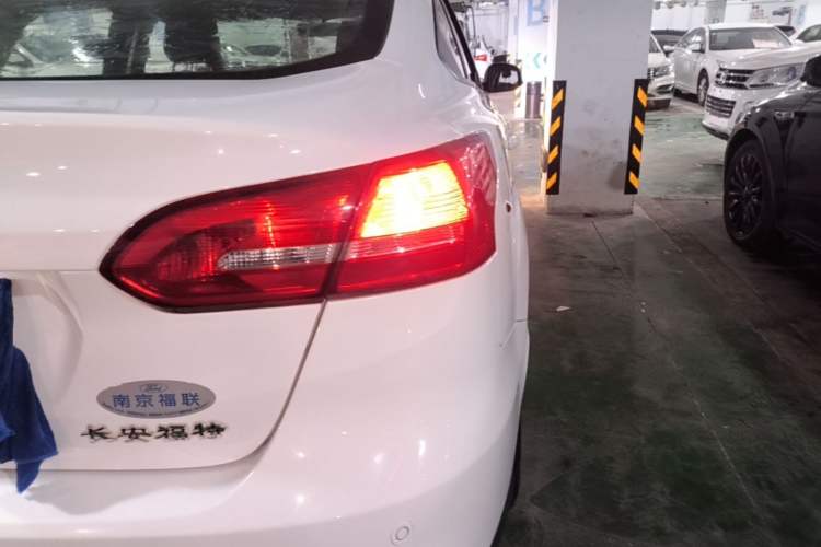 Used Ford Focus 2018 Sedan Classic 1.6L Automatic Trendy SmartDrive Edition Right Rear Taillight