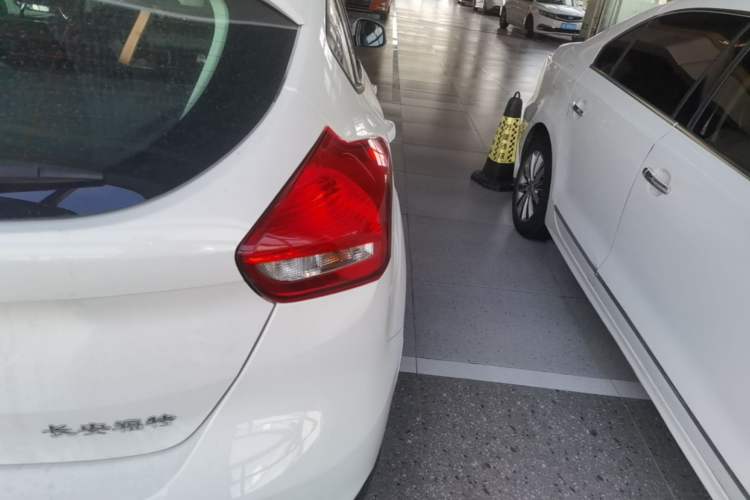 Used Ford Focus 2018 Hatchback Classic 1.6L Automatic Trendy SmartDrive Edition Right Rear Taillight