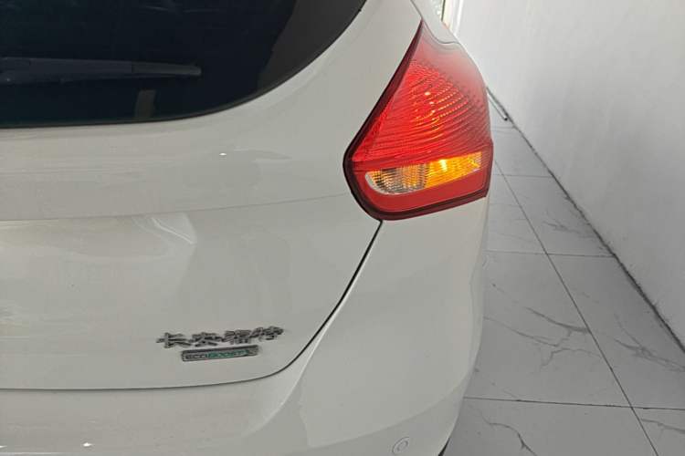 Used Ford Focus 2018 Two-Door Classic EcoBoost 125 Automatic Supercharged Style SmartDrive Edition Right Rear Taillight