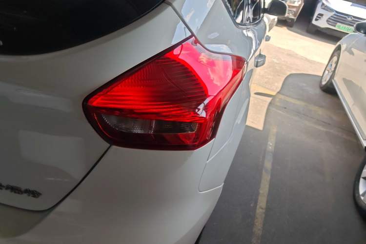 Used Ford Focus 2018 Hatchback Classic 1.6L Automatic Trendy SmartDrive Edition Right Rear Taillight