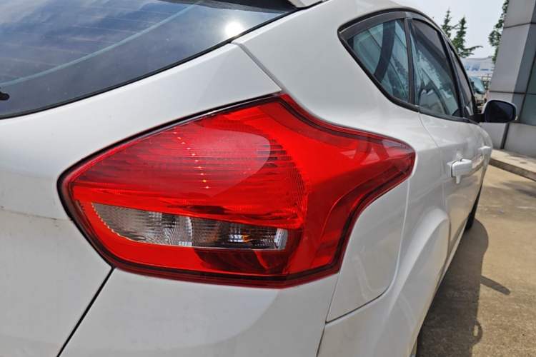 Used Ford Focus 2018 Hatchback Classic 1.6L Automatic Trendy SmartDrive Edition Right Rear Taillight