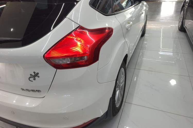 Used Ford Focus 2018 Hatchback Classic 1.6L Automatic Trendy SmartDrive Edition Right Rear Taillight