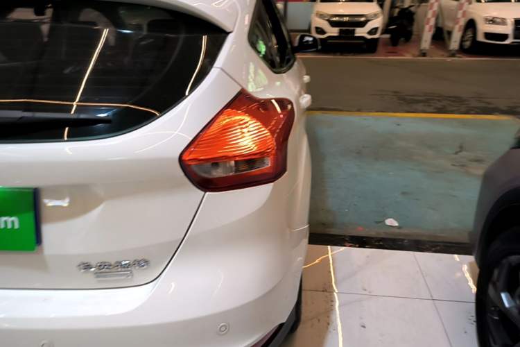 Used Ford Focus 2018 Two-Door Classic EcoBoost 125 Automatic Supercharged Style SmartDrive Edition Right Rear Taillight