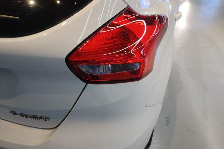 Used Ford Focus 2018 Hatchback Classic 1.6L Automatic Trendy SmartDrive Edition Right Rear Taillight
