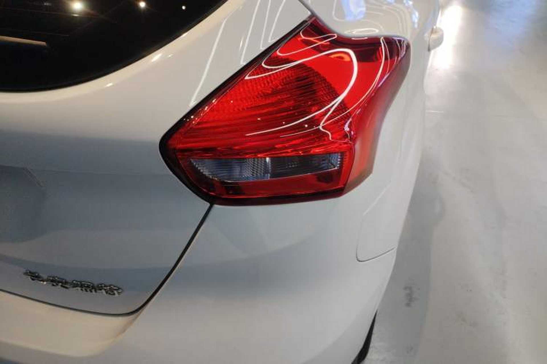 Used Ford Focus 2018 Hatchback Classic 1.6L Automatic Trendy SmartDrive Edition Right Rear Taillight