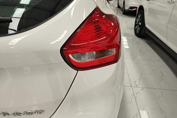 Used Ford Focus 2018 Hatchback Classic 1.6L Automatic Trendy SmartDrive Edition Right Rear Taillight