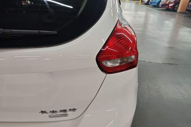 Used Ford Focus 2018 Hatchback Classic EcoBoost 180 Automatic Elite Model Right Rear Taillight