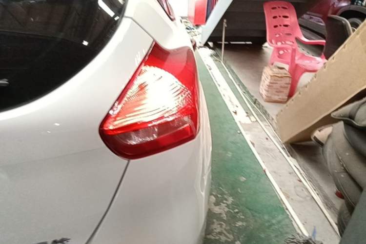 Used Ford Focus 2018 Hatchback Classic 1.6L Automatic Comfort Plus SmartDrive Edition Right Rear Taillight