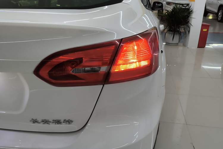 Used Ford Focus 2018 Sedan Classic 1.6L Automatic Comfort Plus Smart Drive Version Right Rear Taillight
