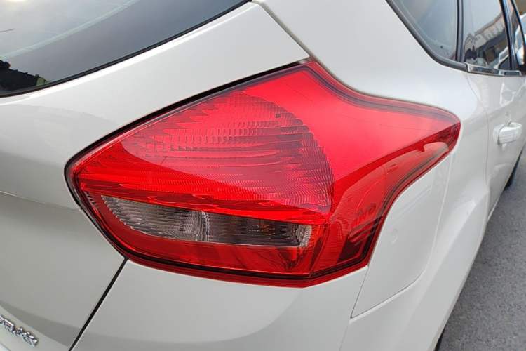 Used Ford Focus 2018 Hatchback Classic 1.6L Automatic Trendy SmartDrive Edition Right Rear Taillight