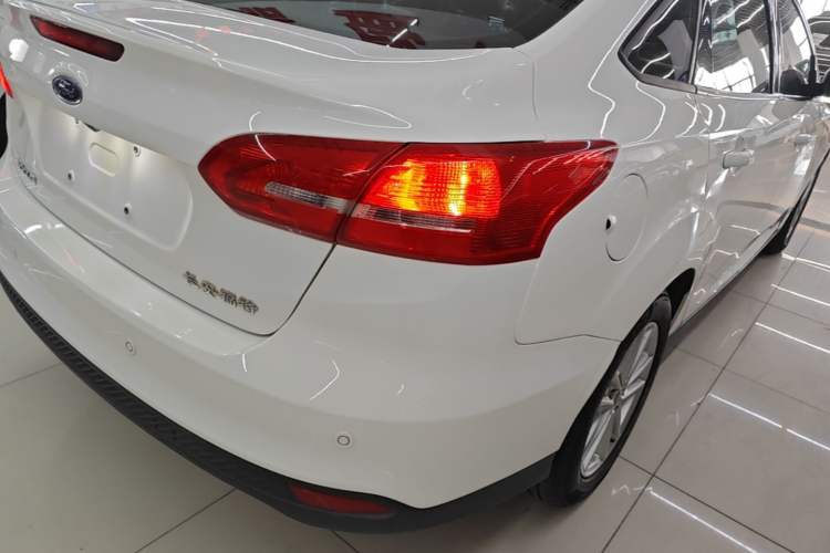 Used Ford Focus 2018 Sedan Classic 1.6L Automatic Trendy SmartDrive Edition Right Rear Taillight