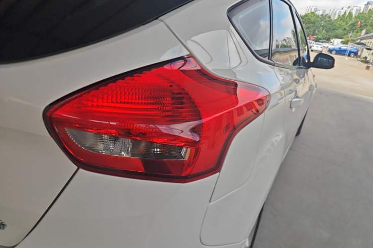 Used Ford Focus 2018 Hatchback Classic 1.6L Automatic Comfort Plus SmartDrive Edition Right Rear Taillight