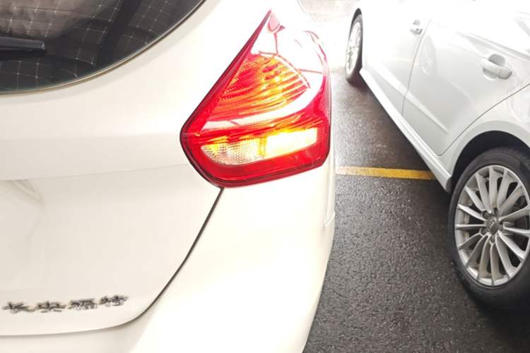 Used Ford Focus 2018 Hatchback Classic 1.6L Automatic Trendy SmartDrive Edition Right Rear Taillight