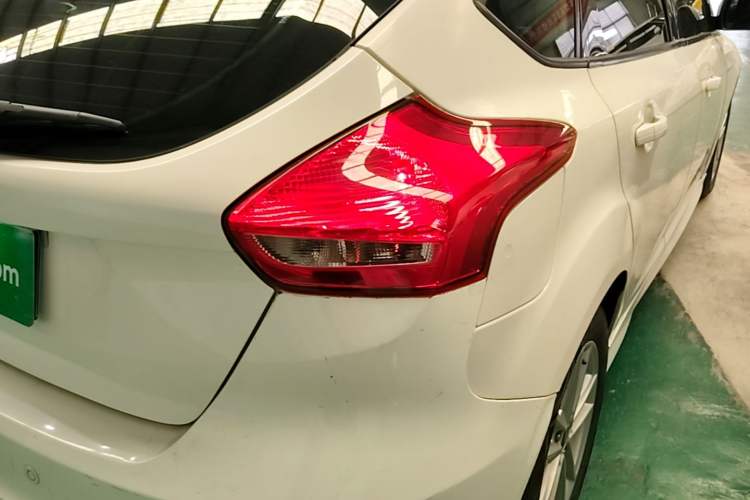 Used Ford Focus 2018 Hatchback Classic 1.6L Automatic Trendy SmartDrive Edition Right Rear Taillight