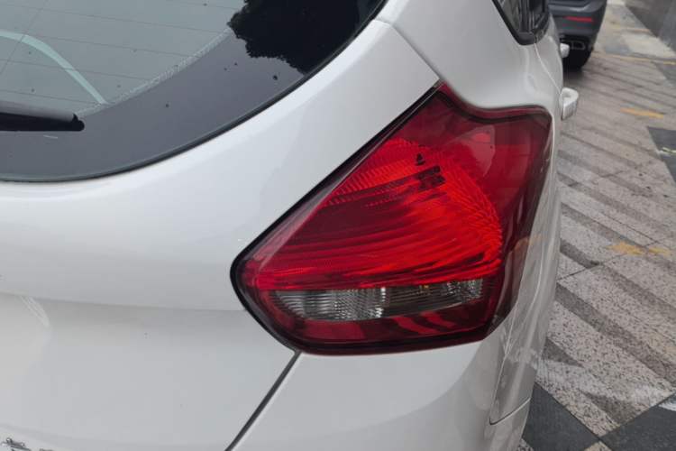Used Ford Focus 2018 Hatchback Classic 1.6L Automatic Trendy SmartDrive Edition Right Rear Taillight