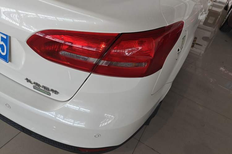 Used Ford Focus 2018 Sedan Classic EcoBoost 180 Automatic Elite Model Right Rear Taillight