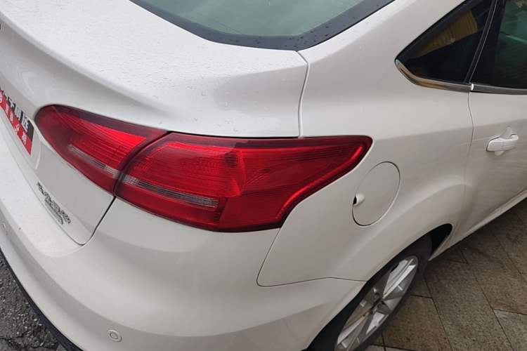 Used Ford Focus 2018 Sedan Classic EcoBoost 180 Automatic Elite Model Right Rear Taillight