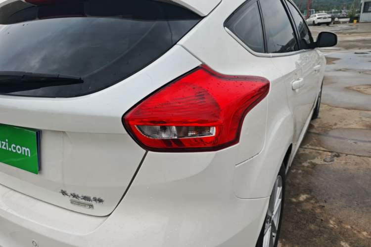 Used Ford Focus 2018 Hatchback Classic EcoBoost 180 Automatic Elite Model Right Rear Taillight