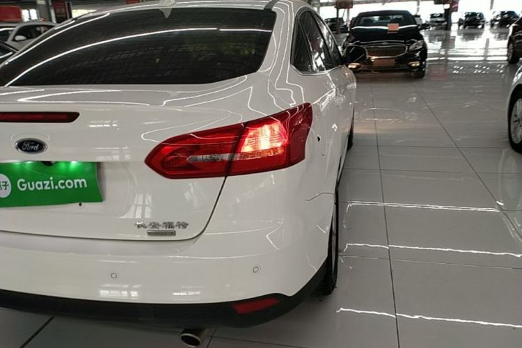 Used Ford Focus 2018 Sedan Classic EcoBoost 180 Automatic Elite Model Right Rear Taillight
