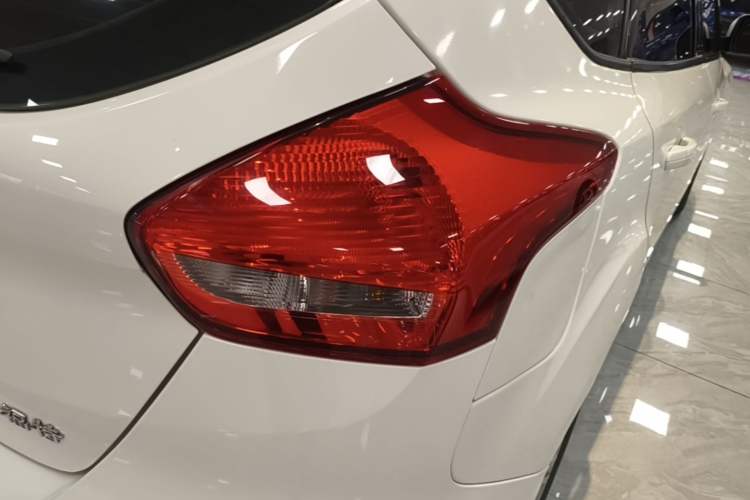 Used Ford Focus 2018 Hatchback Classic 1.6L Automatic Comfort Plus SmartDrive Edition Right Rear Taillight