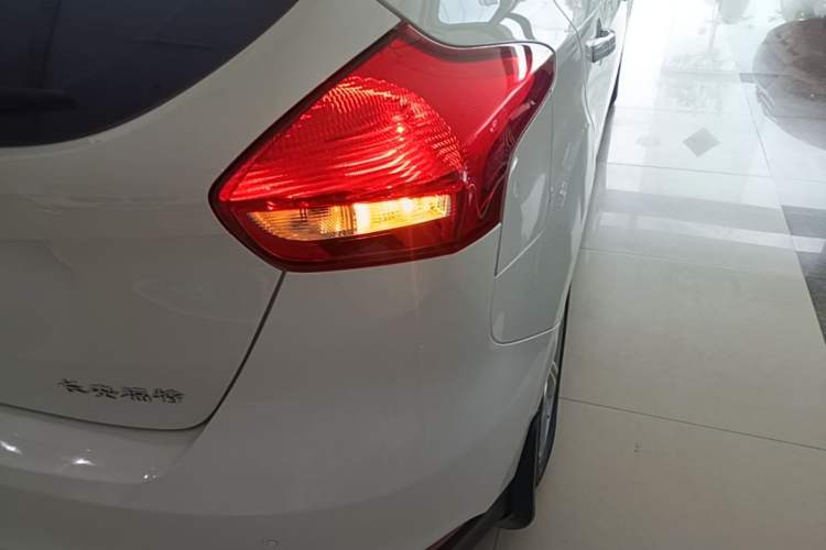 Used Ford Focus 2018 Hatchback Classic 1.6L Automatic Comfort Plus SmartDrive Edition Right Rear Taillight
