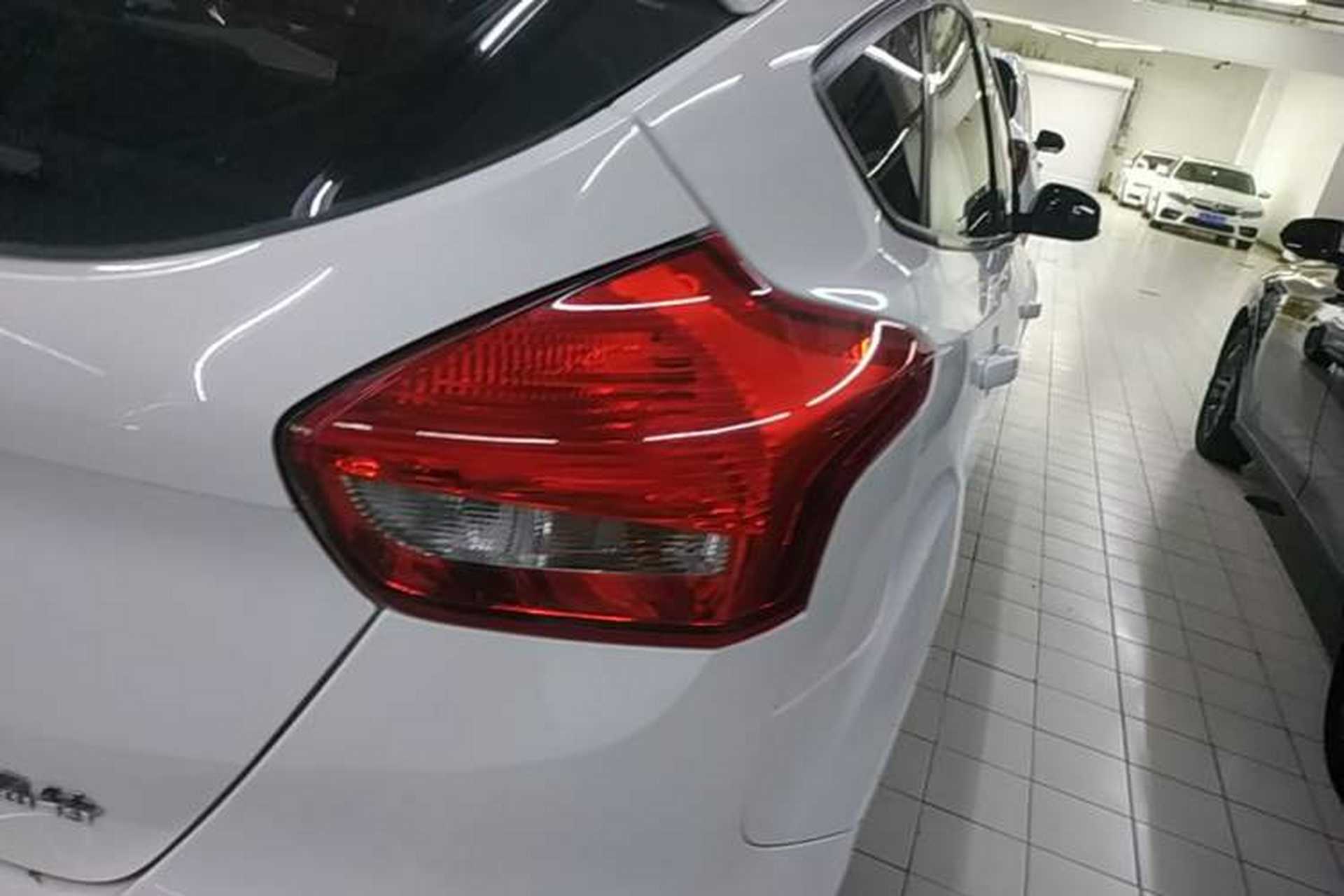 Used Ford Focus 2018 Hatchback Classic 1.6L Automatic Trendy SmartDrive Edition Right Rear Taillight