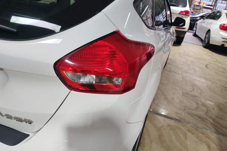 Used Ford Focus 2018 Hatchback Classic 1.6L Automatic Trendy SmartDrive Edition Right Rear Taillight