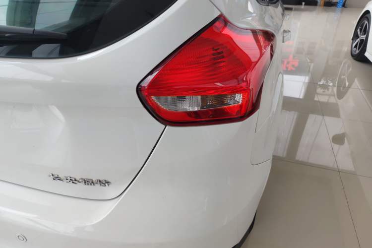 Used Ford Focus 2018 Hatchback Classic 1.6L Automatic Trendy SmartDrive Edition Right Rear Taillight
