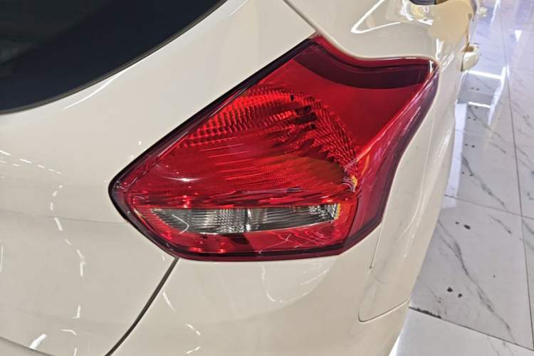 Used Ford Focus 2018 Hatchback Classic 1.6L Automatic Trendy SmartDrive Edition Right Rear Taillight