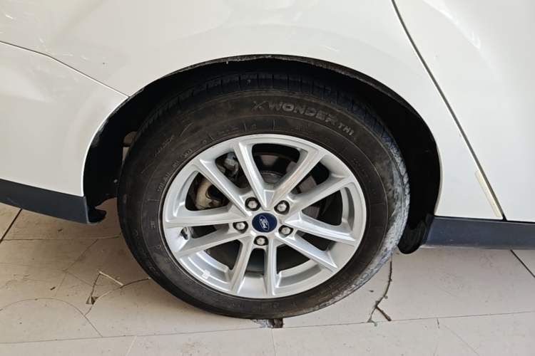 Used Ford Focus 2018 Sedan Classic 1.6L Automatic Trendy SmartDrive Edition Right Rear Wheel Hub
