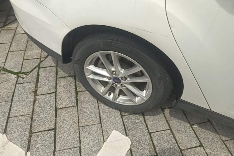 Used Ford Focus 2018 Sedan Classic 1.6L Automatic Trendy SmartDrive Edition Right Rear Wheel Hub