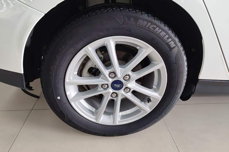 Used Ford Focus 2018 Hatchback Classic 1.6L Manual Fashion Edition SmartDrive Version Right Rear Wheel Hub